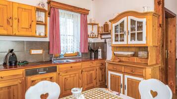 Kühlschrank, Herdplatte, Geschirrspüler