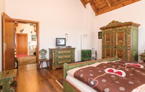 1 bedroom, bed sheets