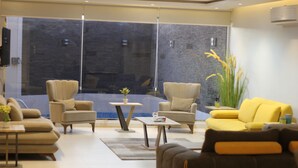 TV màn hình phẳng, lò sưởi 
