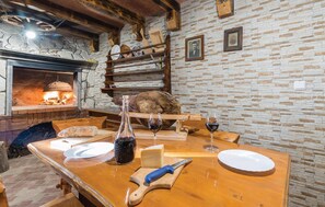 Dining - Awesome apartment in Povljana (Povljana)