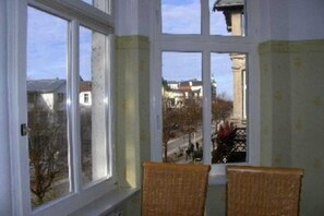 Unclassified image, 2 of 3, button