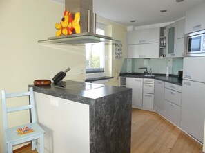 Kühlschrank, Mikrowelle, Ofen, Geschirrspüler