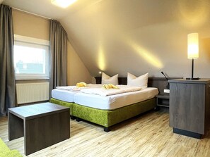 1 bedroom, desk, travel crib, WiFi - Apartment with extra bed for max. 4 persons - Gasthof & Pension Zur (Lohsa)