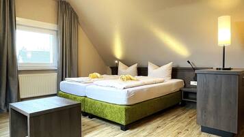 1 Schlafzimmer, Schreibtisch, Reisekinderbett, WLAN
