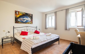3 bedrooms, bed sheets - 3 bedroom amazing home in Rechnitz (Rechnitz)
