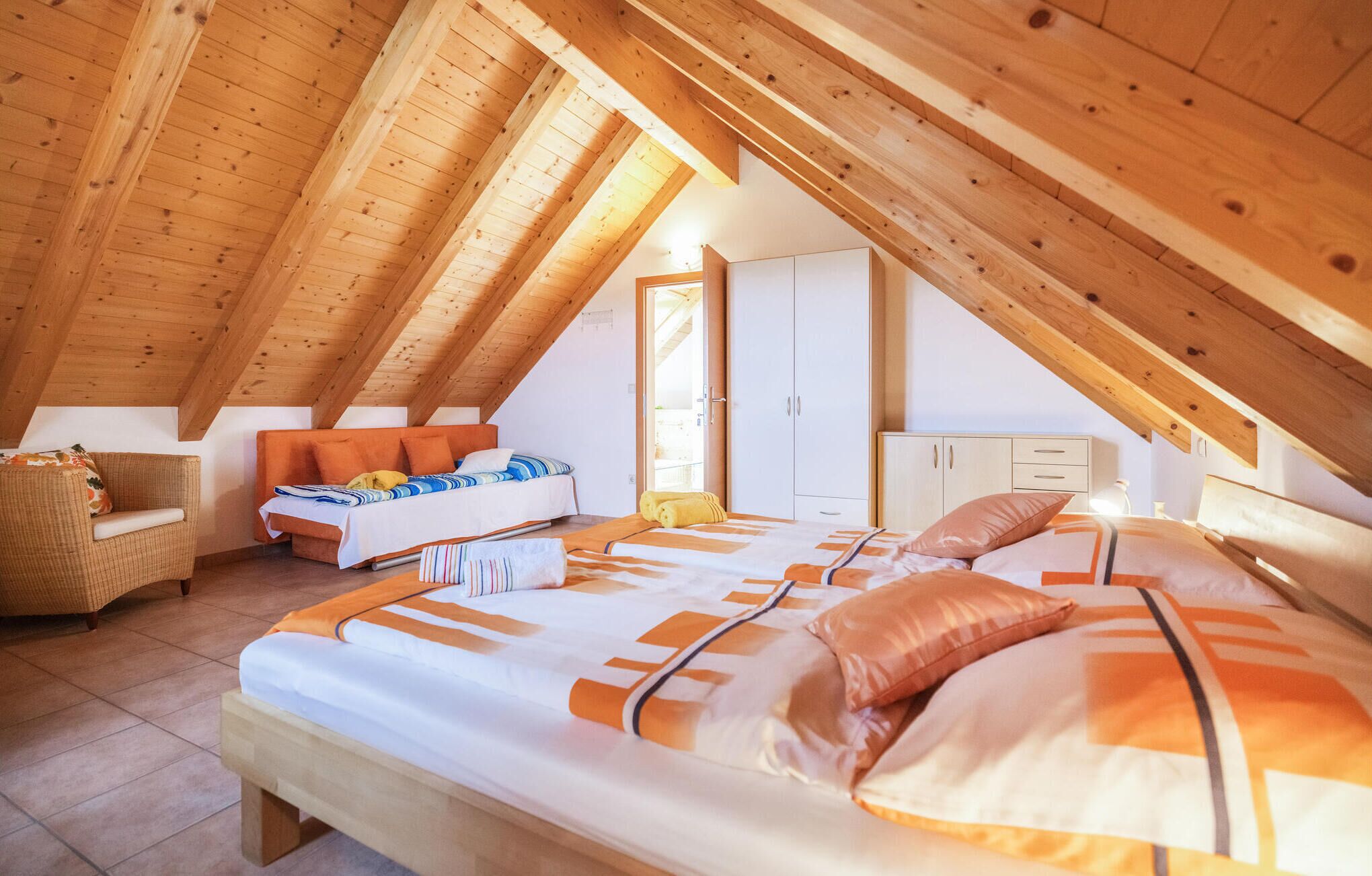 3 bedrooms, bed sheets