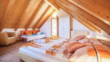 3 habitaciones y ropa de cama