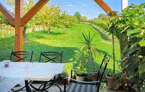 Outdoor dining - 3 bedroom amazing home in Rechnitz (Rechnitz)