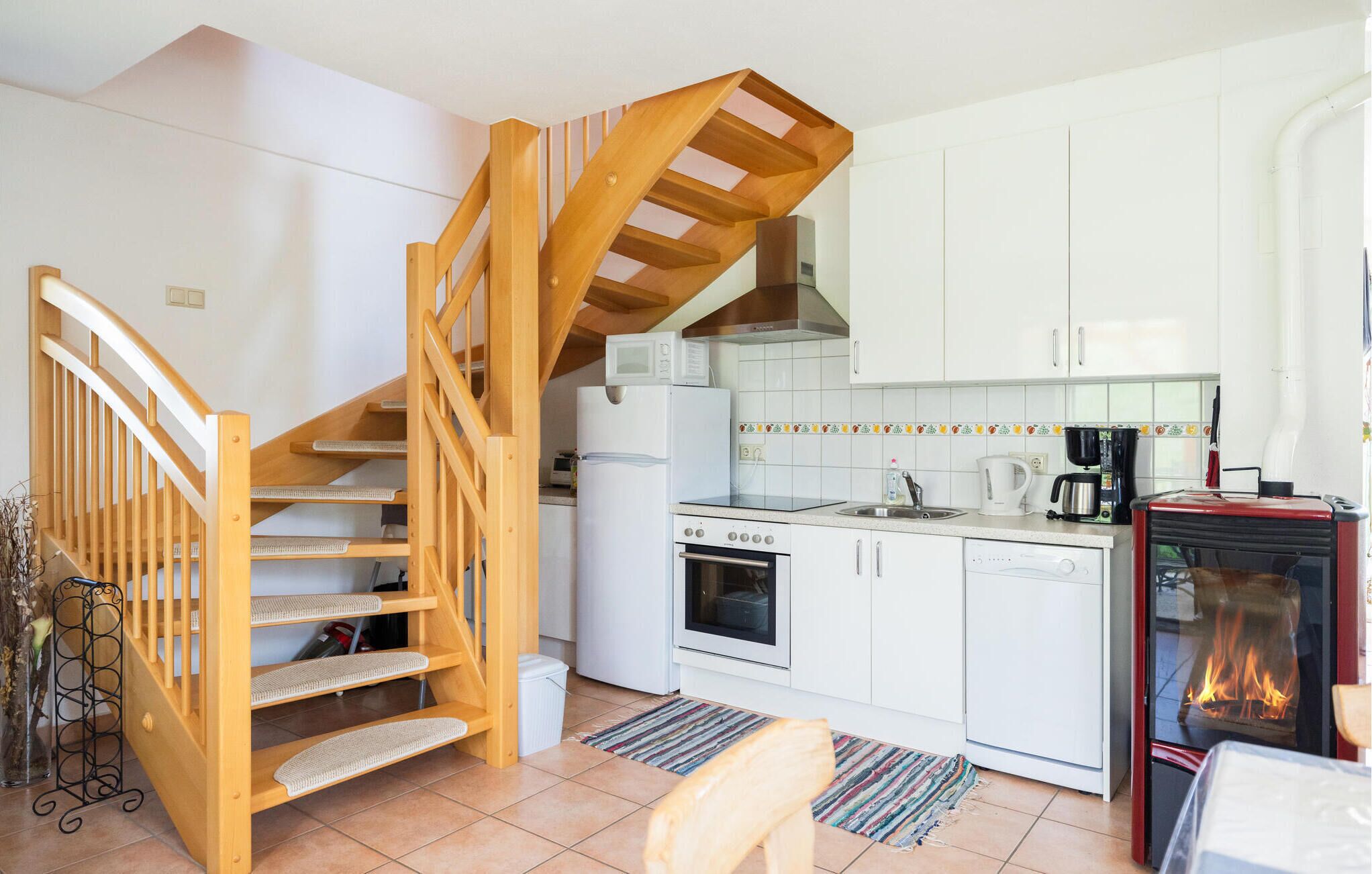 Réfrigérateur, micro-ondes, plaque de cuisson, lave-vaisselle