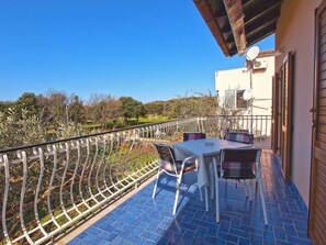 Outdoor dining - Holiday apartment mit Terrasse und Klimaanlage (Rovinj)