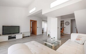 Fernseher, Tischtennisplatte