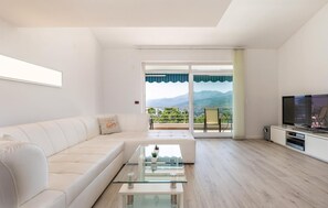 Fernseher, Tischtennisplatte