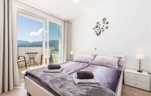 4 bedrooms, travel cot, free WiFi, bed sheets