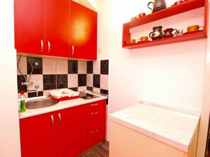 Fridge, stovetop, coffee/tea maker, cookware/dishes/utensils