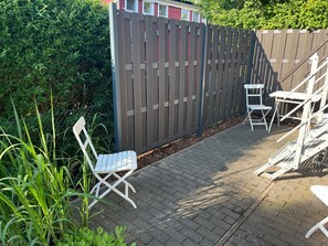 Unclassified image, 4 of 21, button