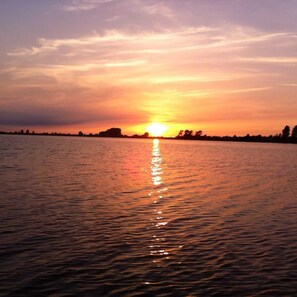 Unclassified image, 2 of 21, button