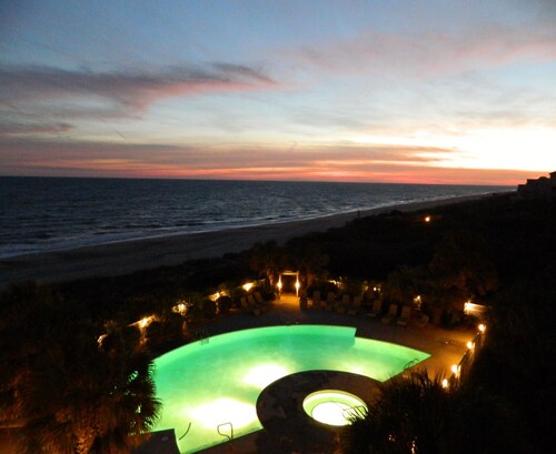 Beach Front Condo With Wonderful Ocean View 