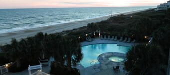Beach Front Condo With Wonderful Ocean View