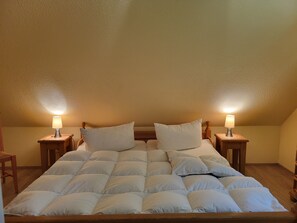 2 bedrooms, travel crib