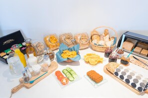 아침 식사, 점심 식사 및 저녁 식사 제공