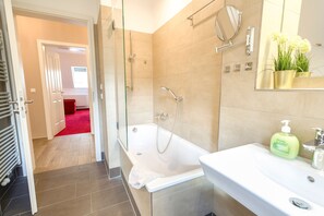 Shower, hair dryer, towels