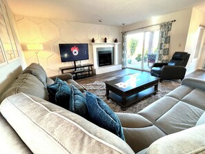 Smart TV, Hulu, DVD player, foosball - Sports Village Cliffside Getaway/3 bed/2 bath w/View located in St George, UT (St George)