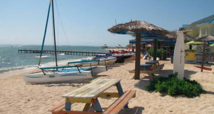 Frente a la playa 2 recámaras / 2 baños Villa en Cast Away Cove Resort 1er piso