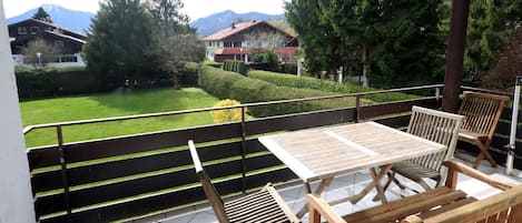 屋外ダイニングエリア