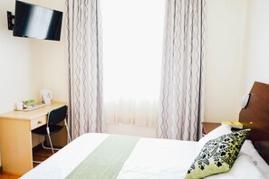 双人房, 独立浴室 | 高档床上用品、迷你吧、办公桌、熨斗/熨衣板