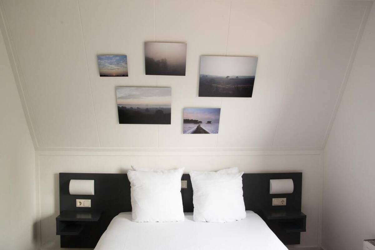 Basic Double Room | Desk, cots/infant beds, free WiFi, bed sheets