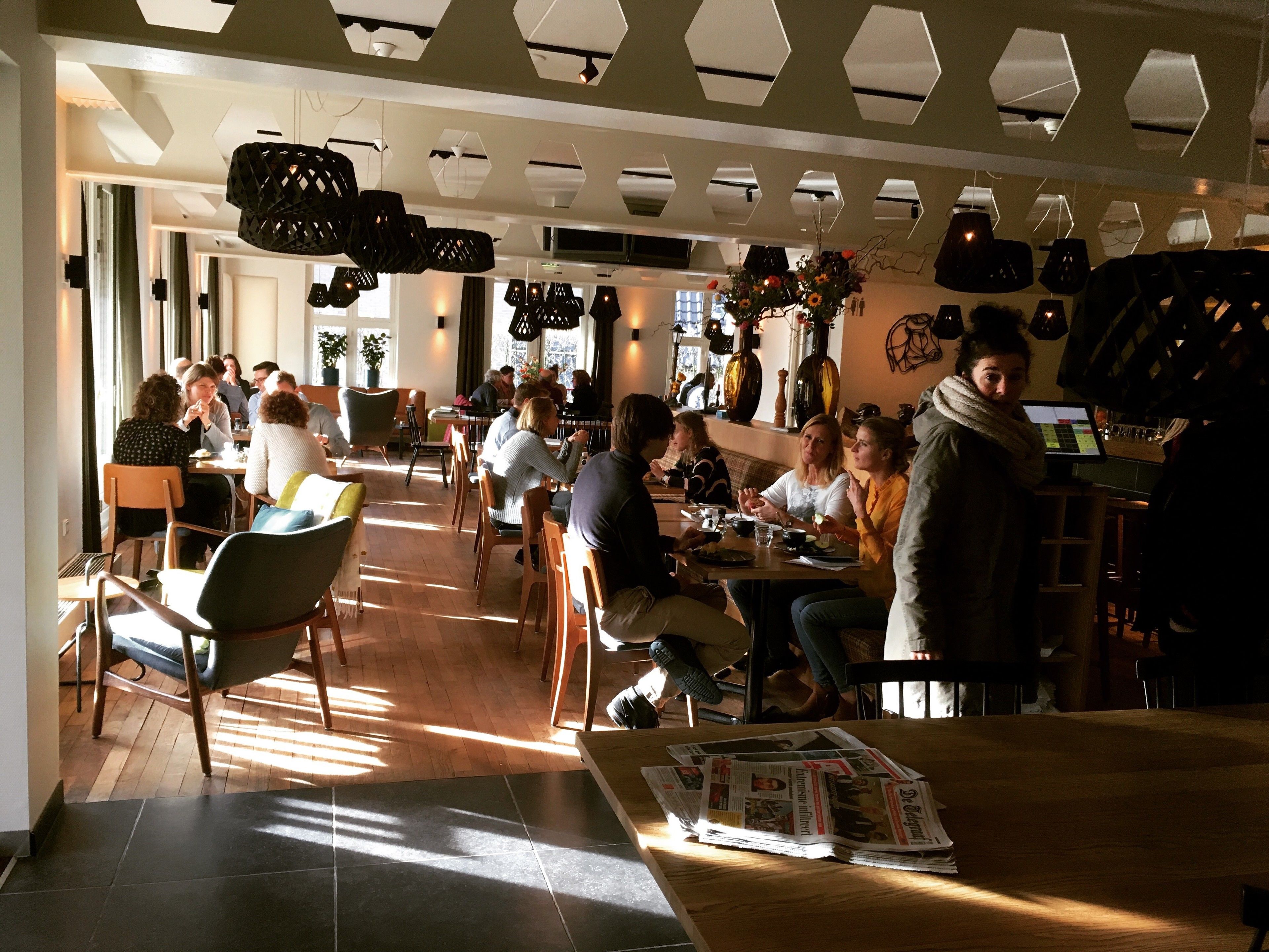 Ze serveren er ontbijt, lunch en diner 