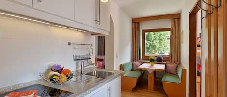 Fridge, dishwasher, coffee/tea maker, electric kettle