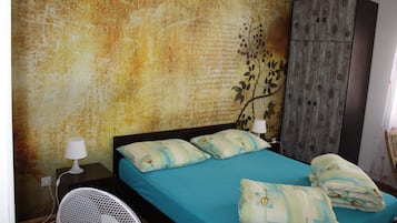 2 bedrooms, iron/ironing board, internet, bed sheets