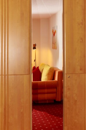 Unclassified image, 3 of 31, button