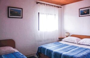 4 bedrooms, bed sheets