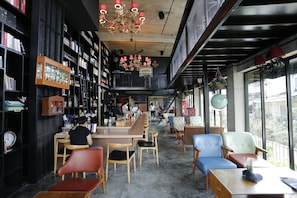 Bar (on property) - Quip Bed & Breakfast (Phuket)