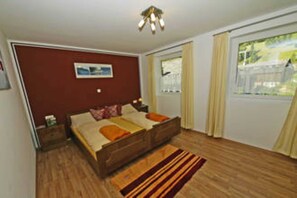 2 bedrooms, WiFi, bed sheets