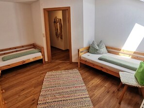 2 Schlafzimmer, Reisekinderbett, WLAN