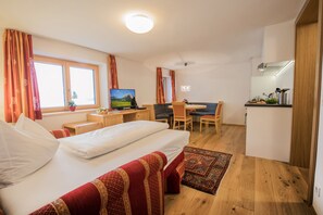 Apartment, 1 Schlafzimmer, Terrasse | Wohnbereich | Flachbildfernseher