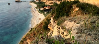 Vacation home near Tropea in Calabria, located directly on the cliffs.