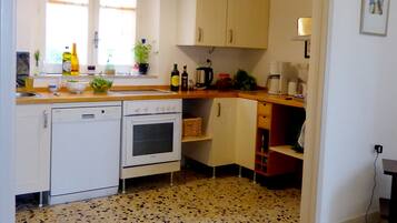 Réfrigérateur, four, plaque de cuisson, lave-vaisselle