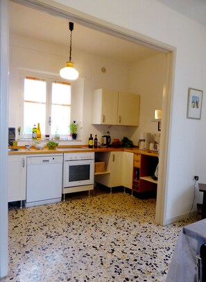 Frigorífic, forn, placa de cuina i rentaplats