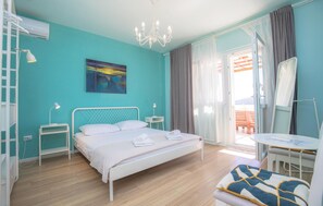 3 bedrooms, in-room safe, free WiFi, bed sheets