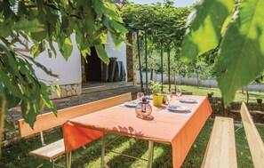 Outdoor dining - Amazing apartment in Radmani with WiFi (Radmani)