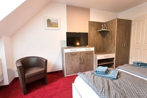 4 bedrooms, travel cot, WiFi, bed sheets