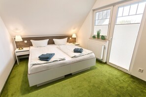 4 bedrooms, travel cot, WiFi, bed sheets