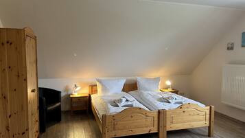 1 bedroom, iron/ironing board, travel crib, WiFi