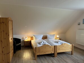 1 slaapkamer, een strijkplank/strijkijzer, reisbedje, wifi