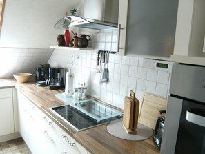 Refrigerador, microondas, horno y lavavajillas 