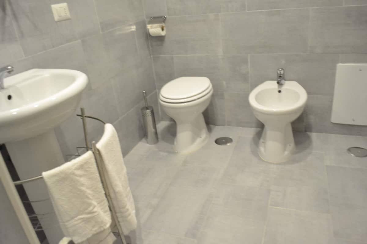 Triple Room | Bathroom